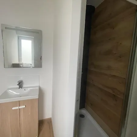 2 Pieces Avec Terrasse * لانْجولشاه